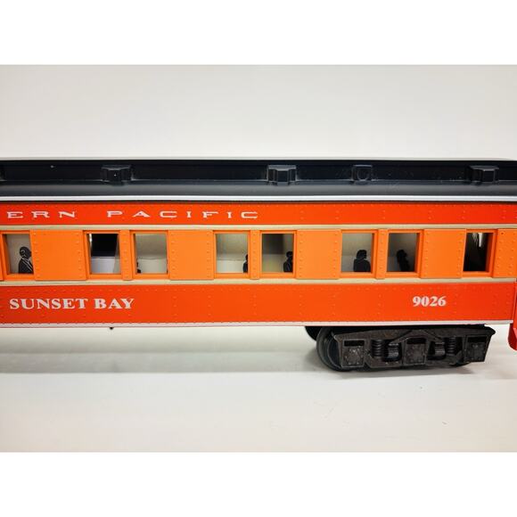 Lionel Southern Pacific Daylight "Sunset Bay" Madison Observation Car 6-19026 - Picture 3 of 11
